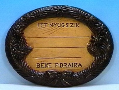Fejfatábla fautánzatú margarétás