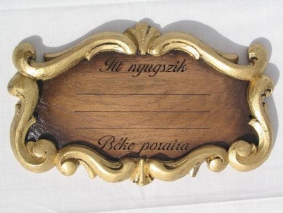 Fejfatábla fautánzatú rusztikus