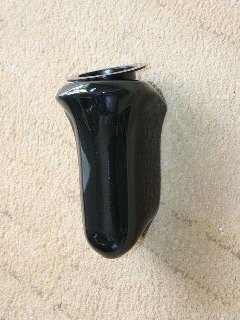 Urnafalra való váza fekete